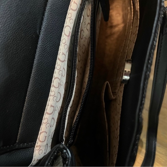 Guess Black shoulder bag. Like new! still has plastic on it and it’s authentic!! - Picture 8 of 8